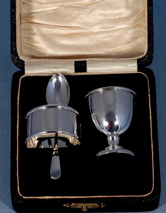 A set of five silver grapefruit spoons & a Christening set.